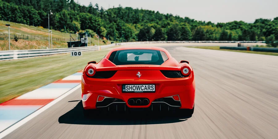 Jízda ve Ferrari 458 Italia v Praze